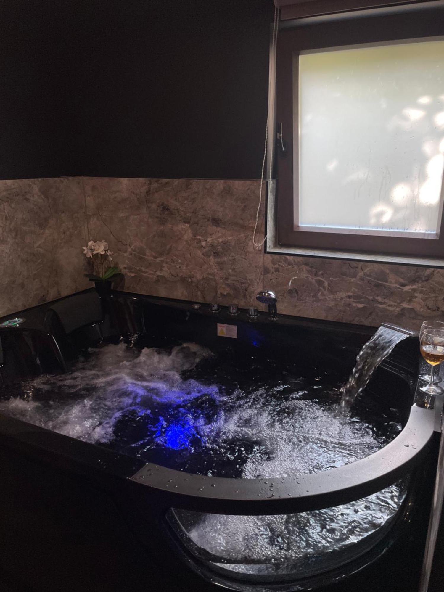 Jacuzzi Love Room Mulhouse Eksteriør billede